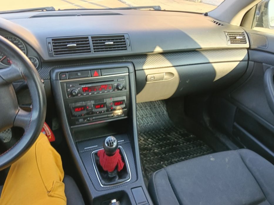 Vând audi a4 b6 din 2003 motor 19 tdi 130 de caii