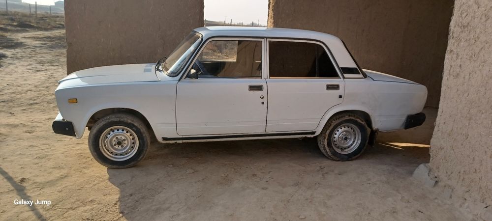 Vaz 2107 yili 2006 enjektor. Kraska petnosi bor udari yo‘q.