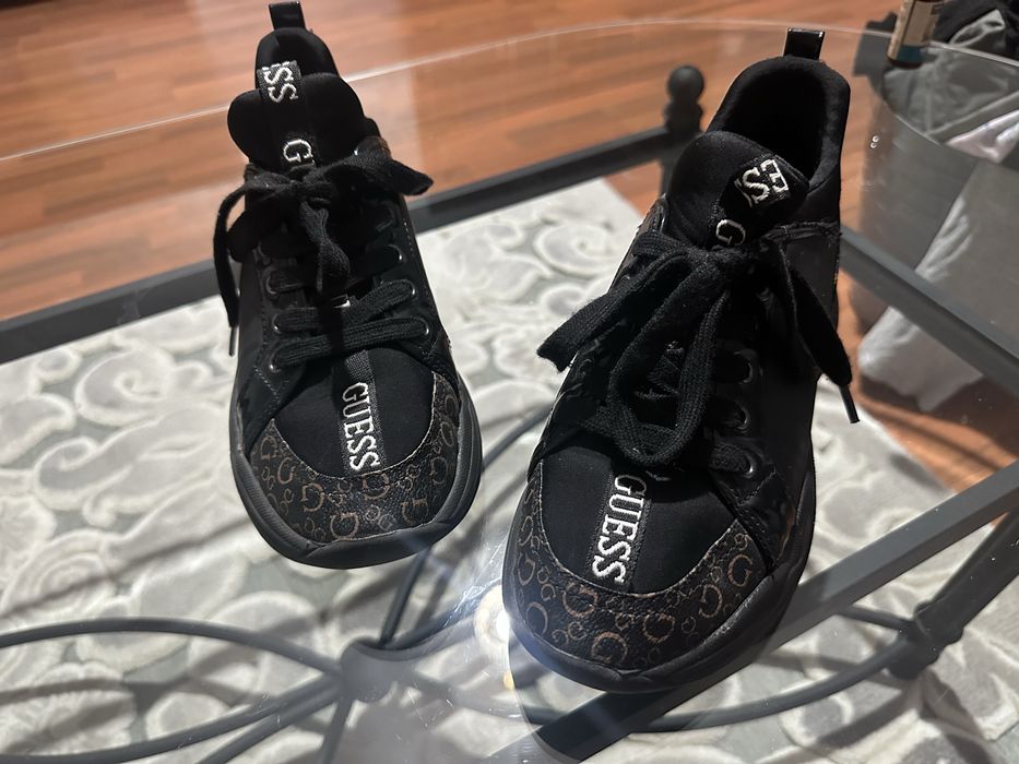 Adidasi Guess, marimea 39