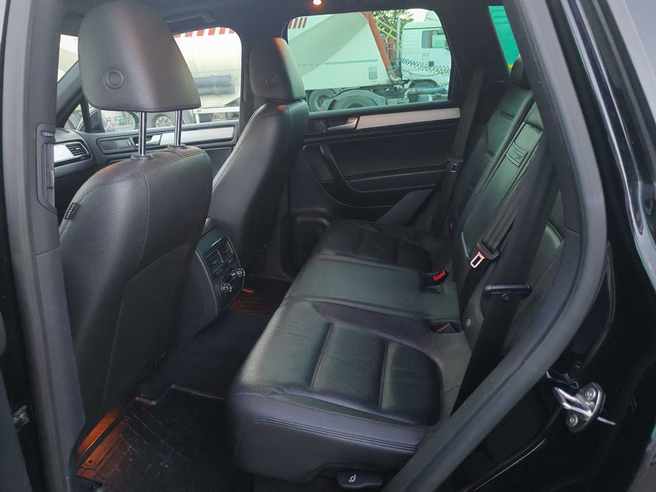 VW Touareg 2013 cu suspensie pneumatică