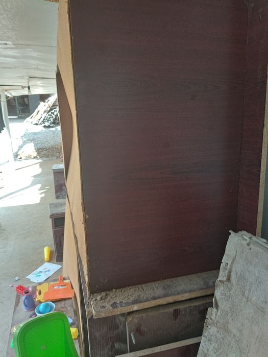 Шкаф и тумбочка сотиладии состояниси яхши