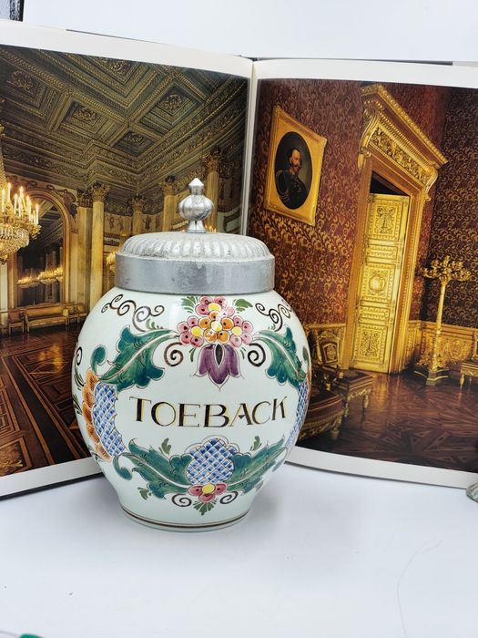 DELFT polichrome Холандия ,рисуван керамичен буркан
Hand painted 
Крас