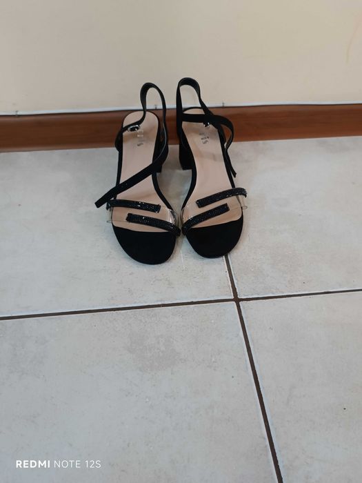 Елегантни дамски сандали на ток