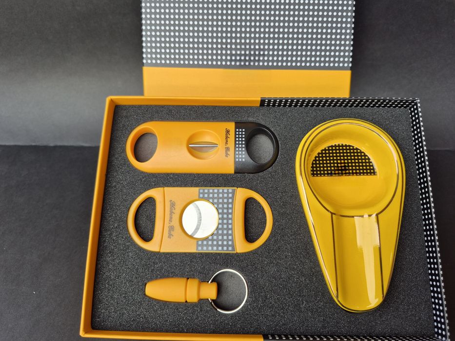 Подаръчен комплект за пури,с лого,два цвята