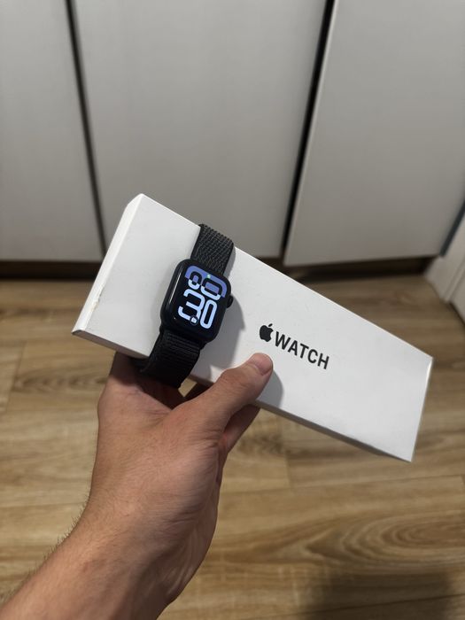 Apple Watch Se 3 в идеальном состоянии.