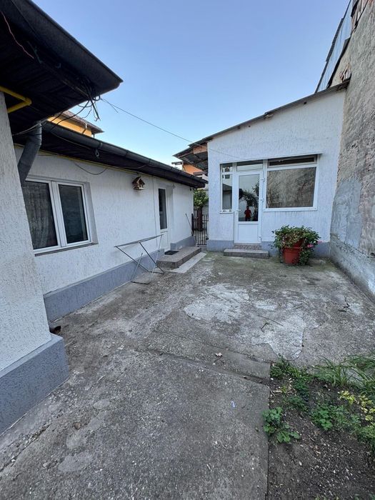 Casa de vanzare 290 mp . Zona Cioceanu