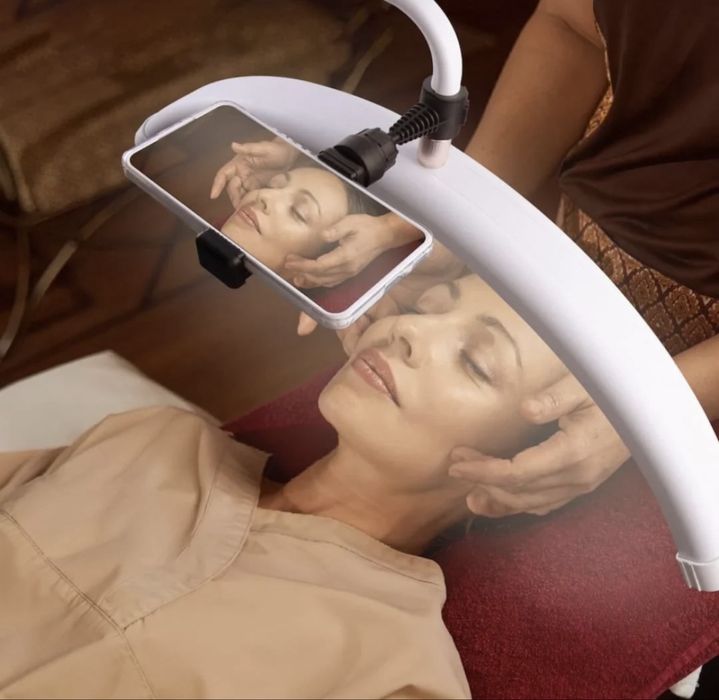 Lampa semiluna cosmetica