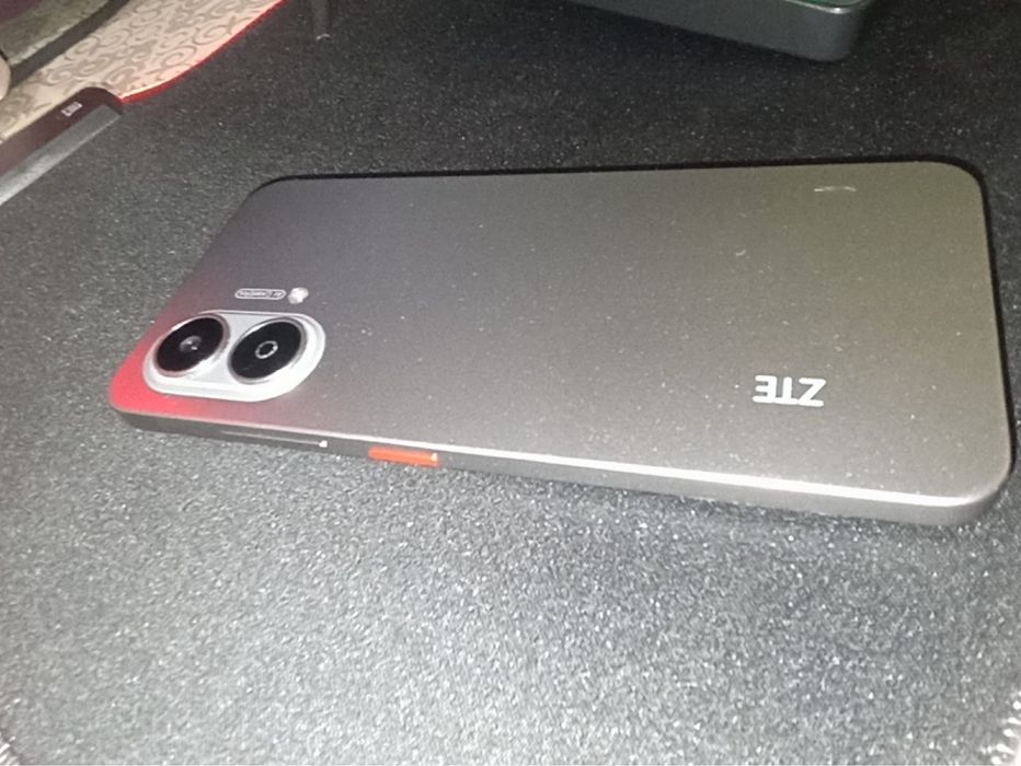 Продам смартфон ZTE BLADE A35e