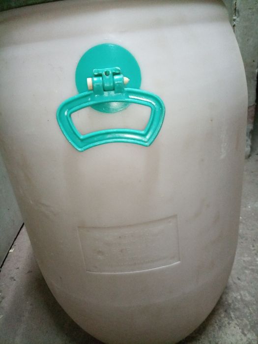 Пластмасови бидони за хранителни цели