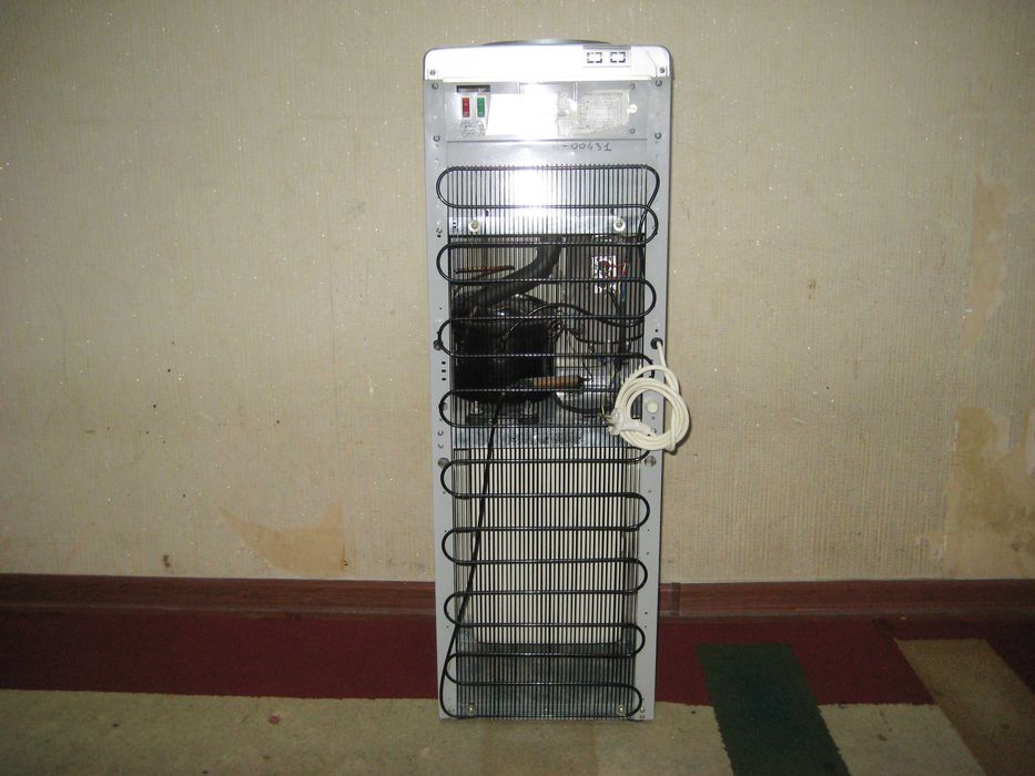 Кулер компрессорли совук ва иссик сув учун яхши ишлидиган холатда!