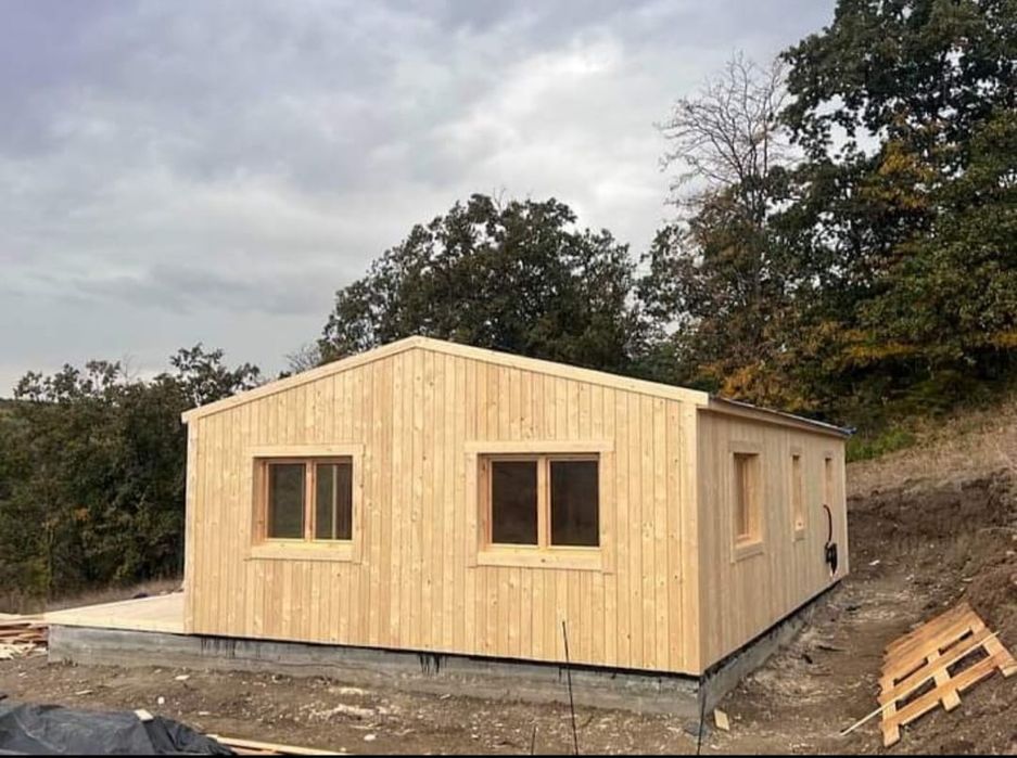 Vindem case din lemn