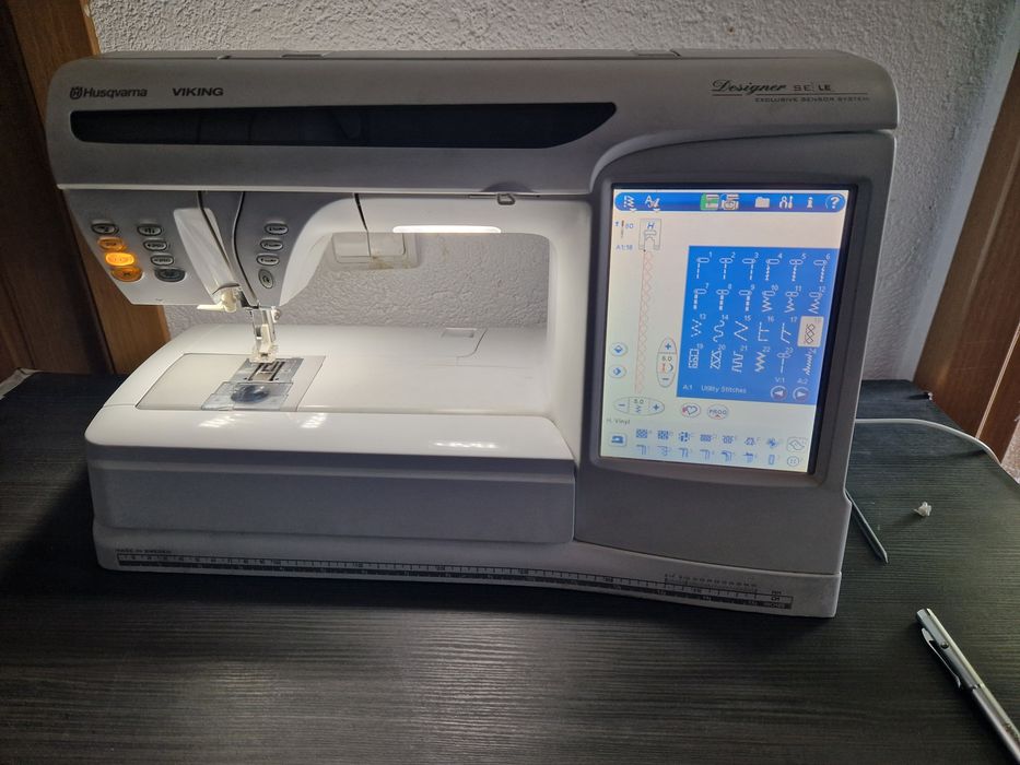 Masina de cusut / brodat computerizata Husqvarna Viking