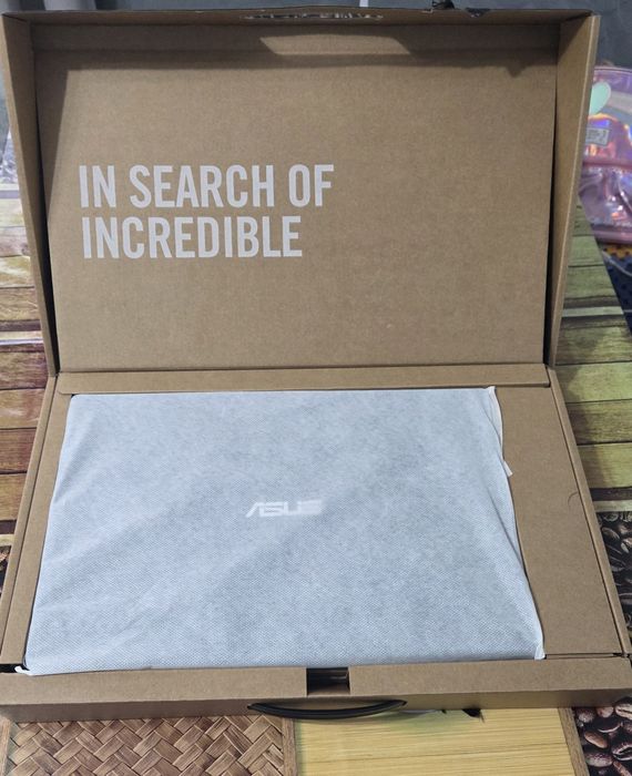 Laptop ASUS VivoBook R522KA Nou, 8GB RAM, SSD 512GB, autonomie 10 ore