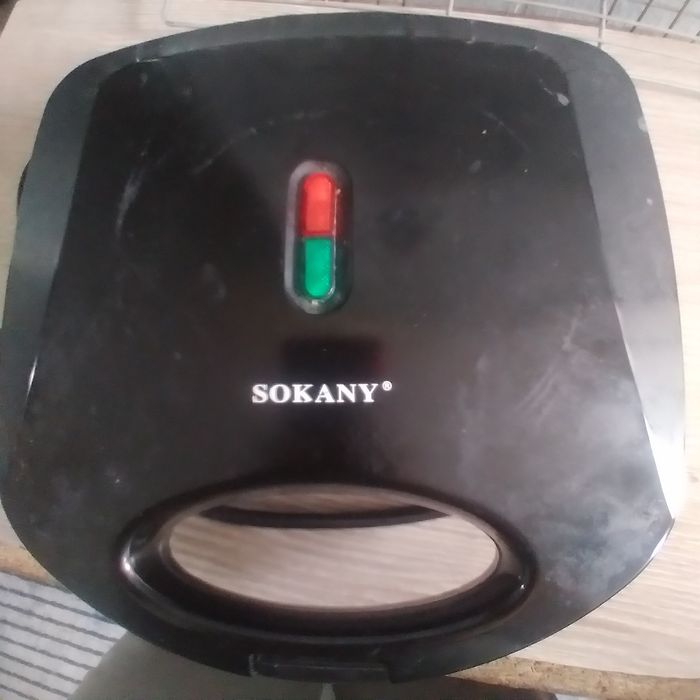 Вафельница  отдам за пол цены