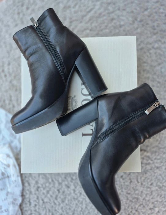 Ghete din piele naturala neagra,Lasocki,marimea 37, captusite, comode
