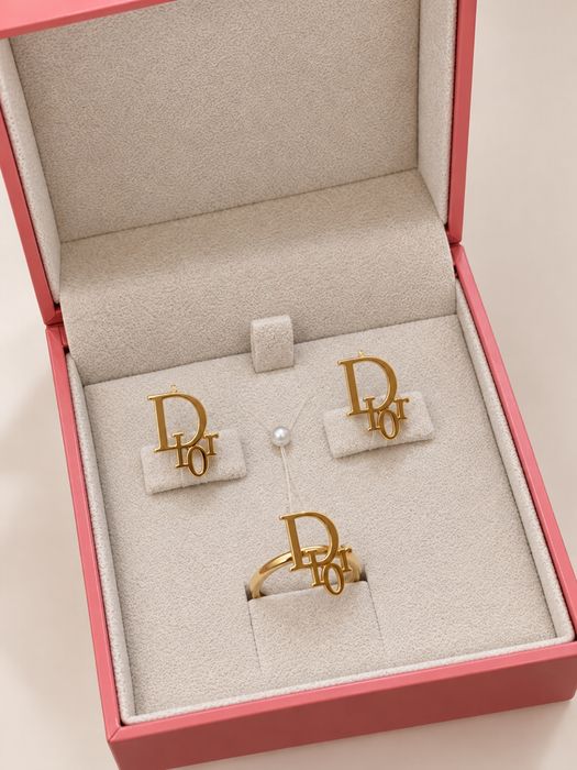 ЗОЛОТОЙ КОМПЛЕКТ DIOR — срочно продаю!