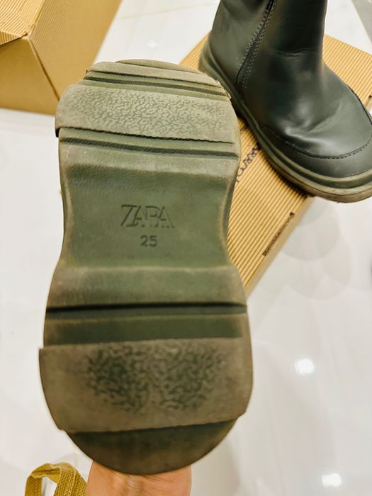 Продам детские ботинки Zara размер 25