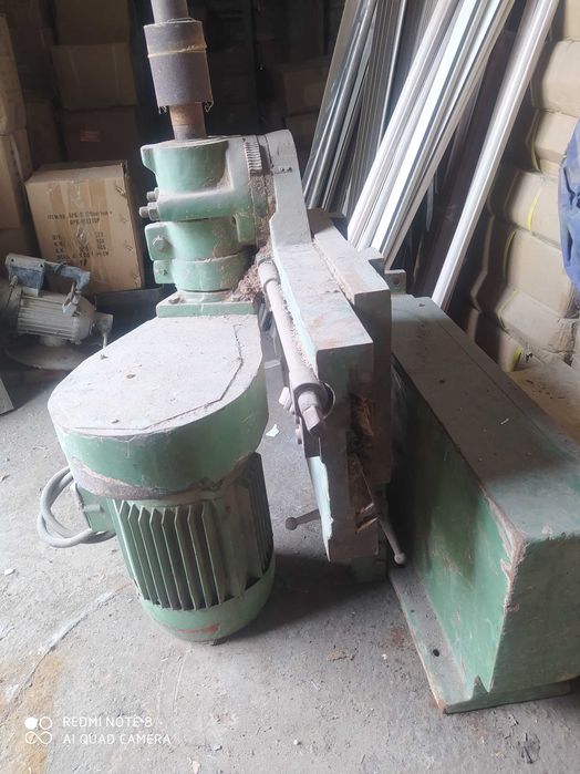 Продам мотор со станиной от фрезерного станка.