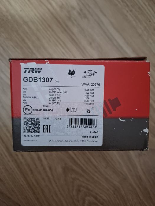 Placute defrana grupul VAG cod GDB 1307, Set 2Becuri auto H7 PHILIPS