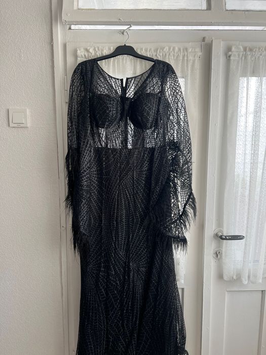 Официална черна рокля