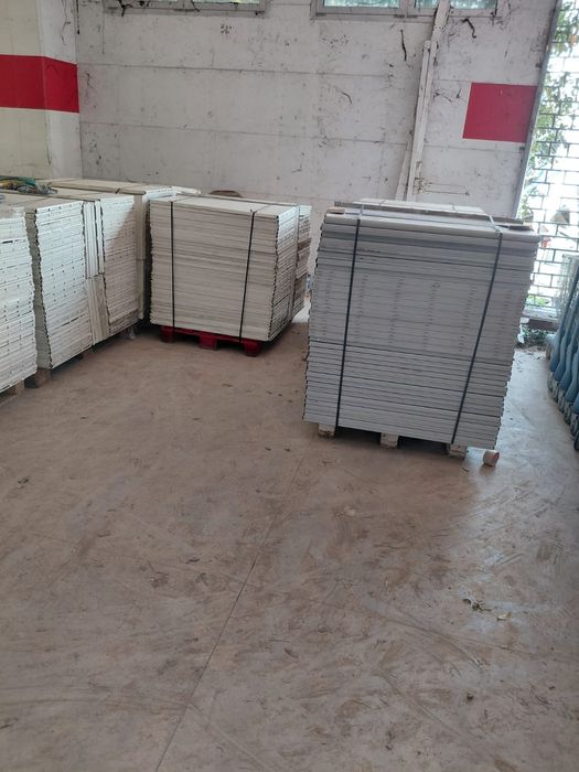Rafturi metalice pentru magazine proveniență Italia