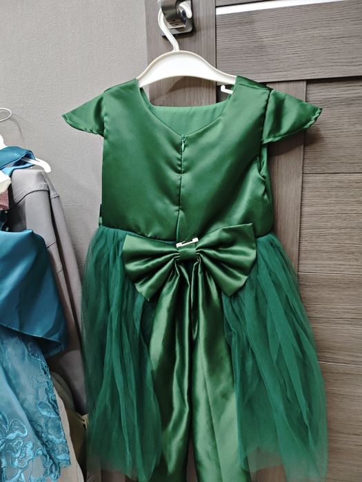 Продам платья рост 92 до 110