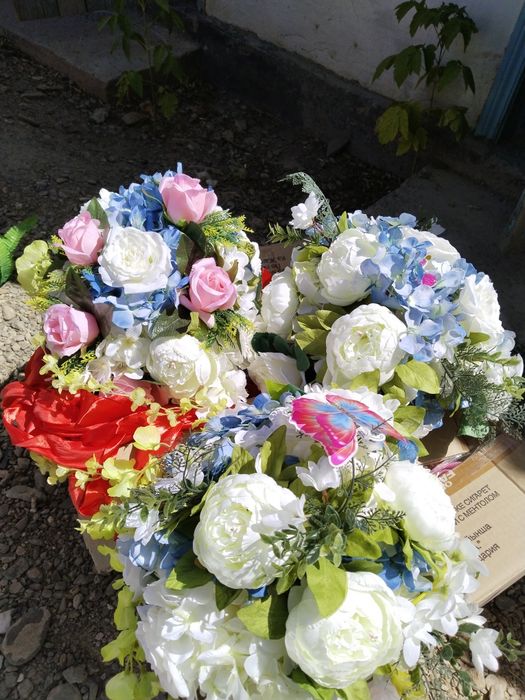 Стойки для оформления входной зоны