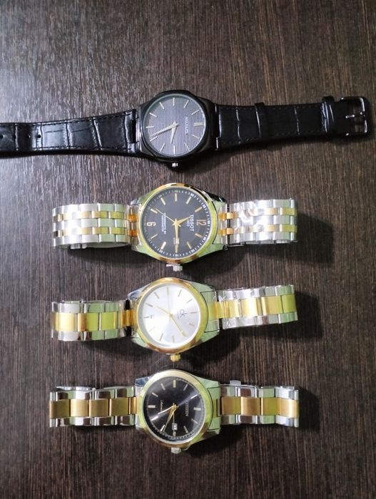 Часы новые продам все 4 часа