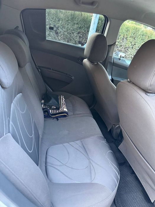 Продам Спарк белый