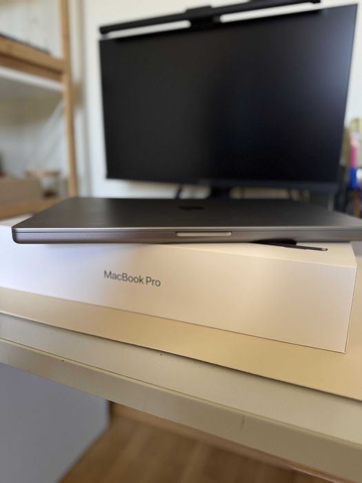 Macbook Pro M1 2021 16'' 32 GB RAM 512 SSD