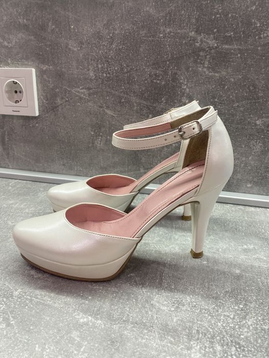 Бели обувки на ток / сватбени