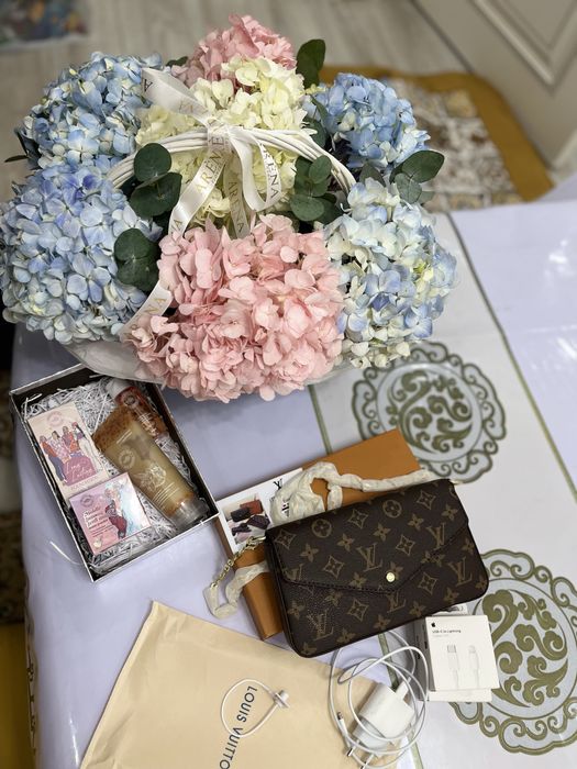 Цветы в корзине Гүл букет