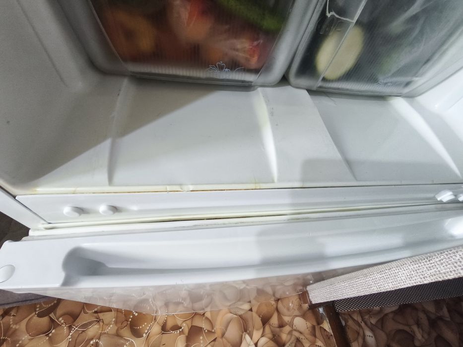 Продам холодильник Indesit