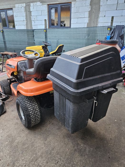 Tractoras de tuns iarba gazob Husqvarna LT 151