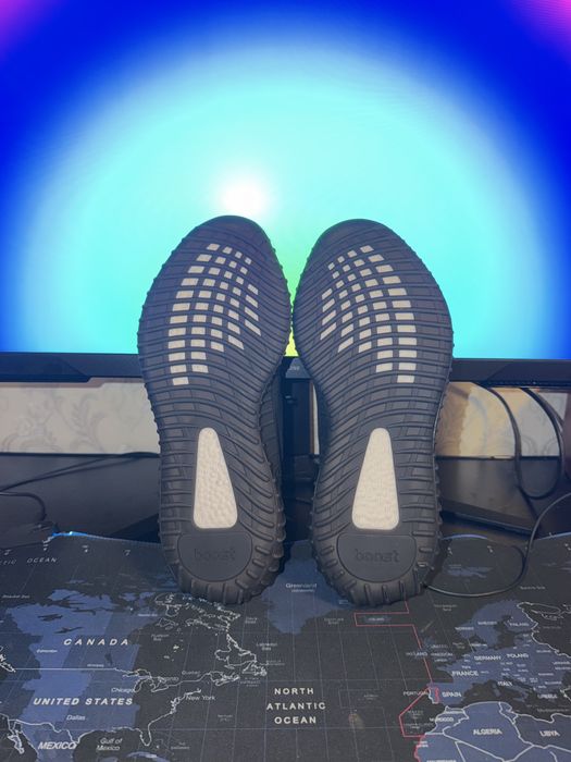 yeezy 350v2 black reflective