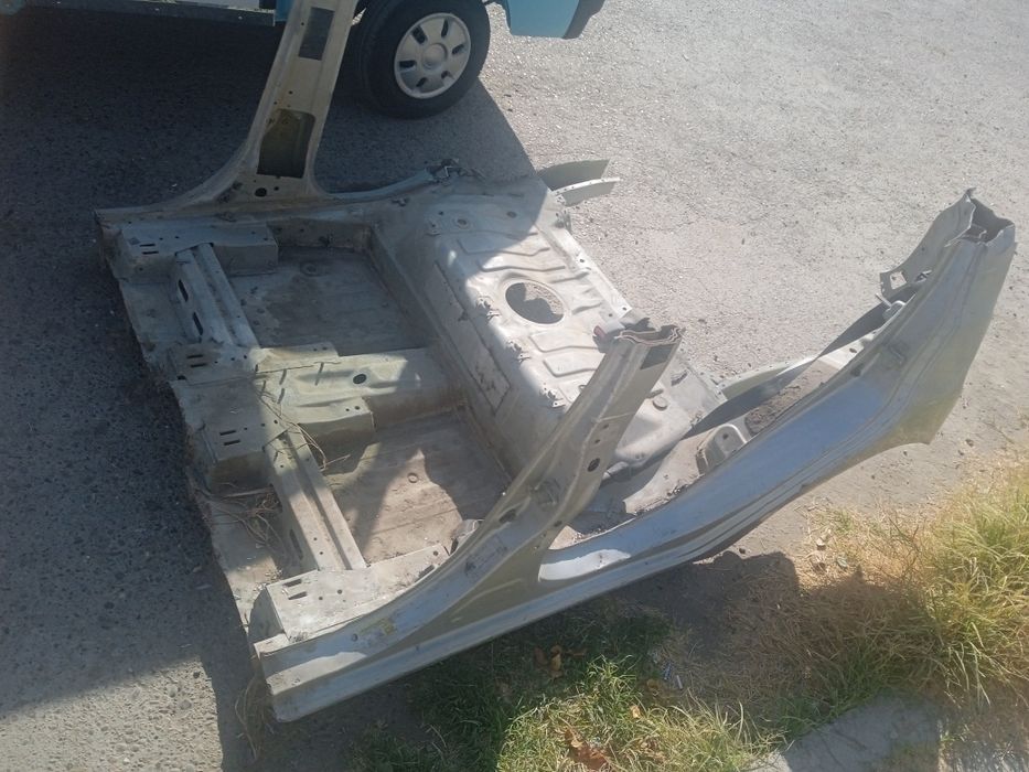 Spark poli sotiladi.