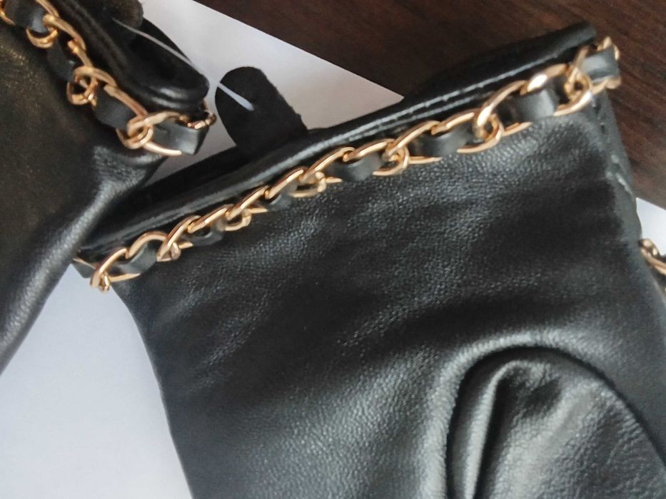 Кожени ръкавици Shanel,M - 90 евро.