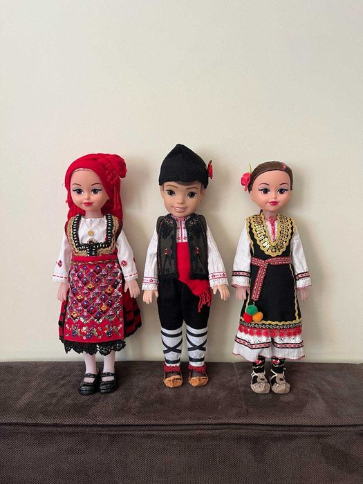 Кукли в народни носии