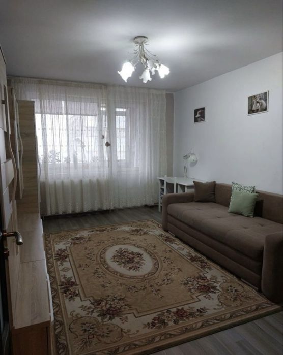 Vand apartament zona Precista!