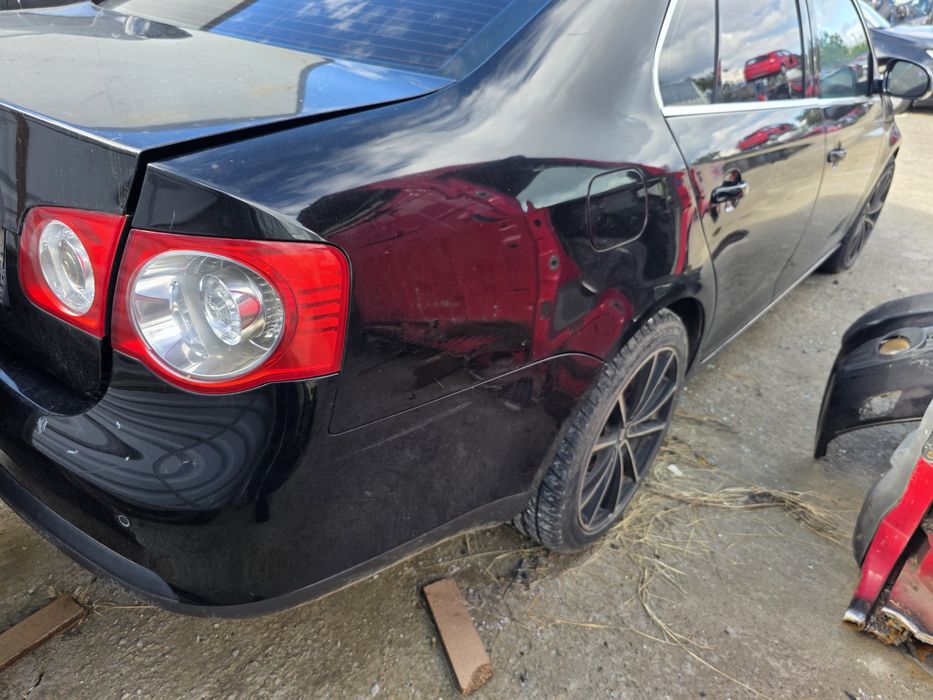 Dezmembrez Volkswagen Jetta 1.6mpi 1.6fsi 1.8tfsi 2.0tdi