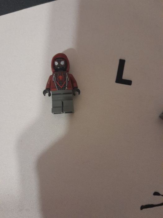 Продам фигурку майлз морализ