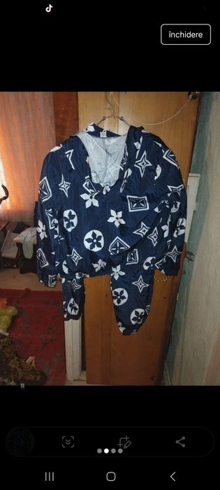 Vând costum de ploaie 13,14 ani