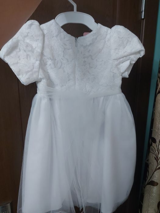 Rochiță alba, nouă,  cu eticheta, Suzie