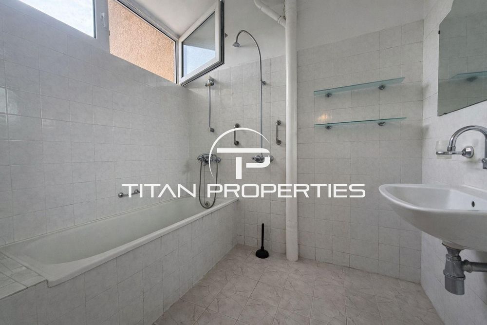 Продава се Тристаен апартамент в Пловдив, Христо Смирненски - 107 кв.м за 2141 €/кв.м - Снимка #9