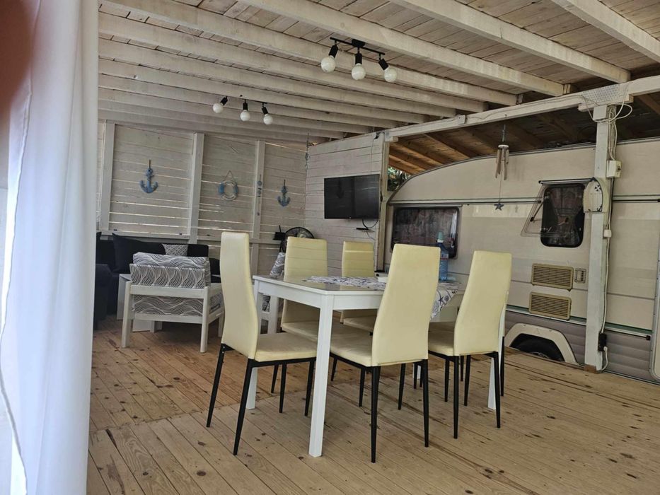 Каравана къмпинг китен