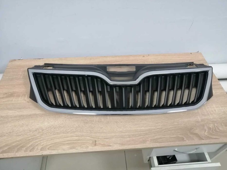 Решетка радиатора Skoda Rapid 2013 /Шкода Рапид 2020