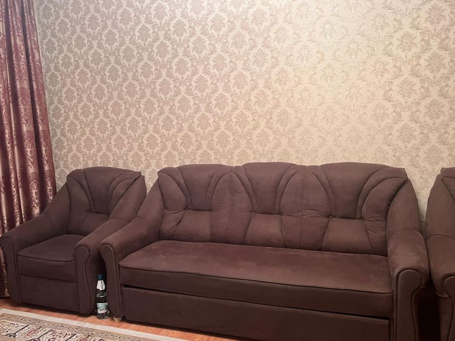 Диван с двумя кресломи