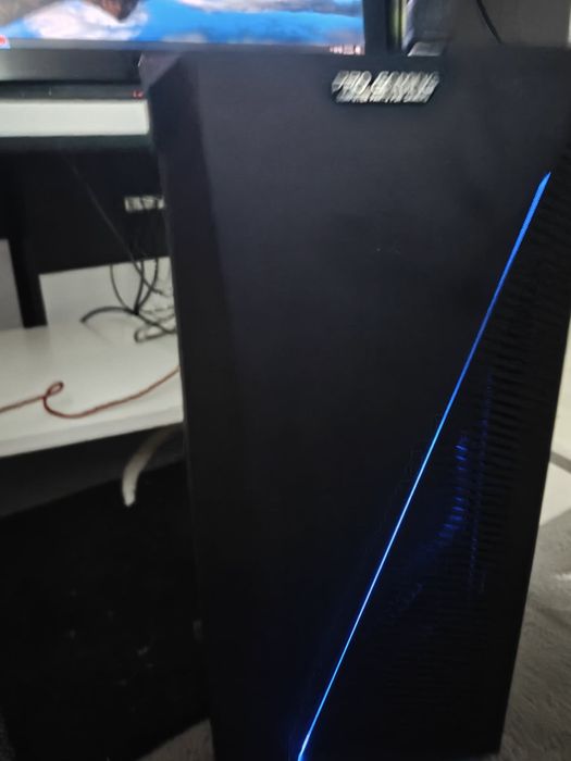 Vand pc gaming  i5-4670k 3.6ghz 16 gb placa video r9-200 4gb 512bit