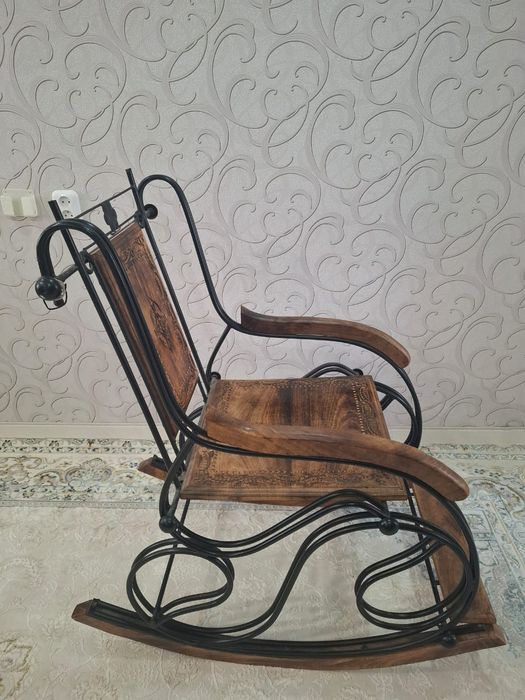 Продам кресло- качалку