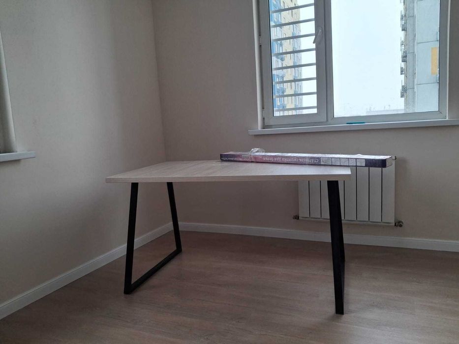 Стол          недорого.